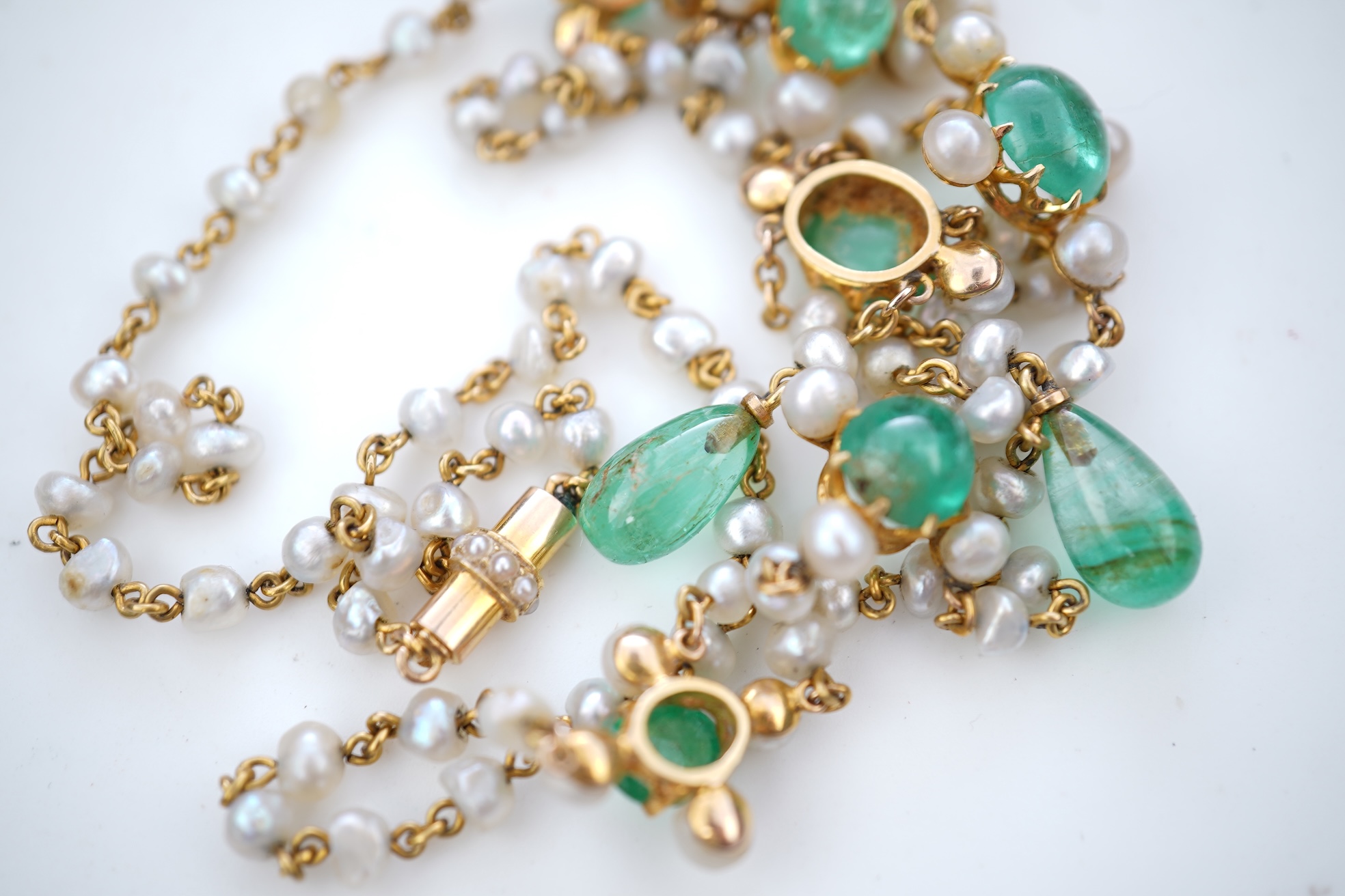An Edwardian emerald and pearl necklace, early 20th century